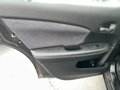 Used 2012 Chrysler 200 S image 9