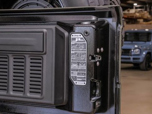 Used 2024 Jeep Wrangler Unlimited Rubicon w/ Technology Group image 96