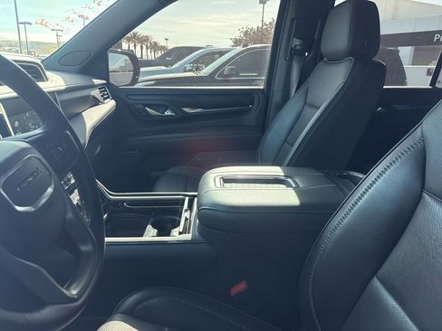 Used 2023 GMC Yukon Denali image 2