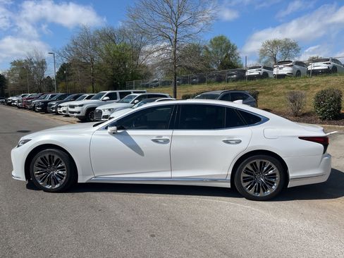 Used 2022 Lexus LS 500 w/ Accessory Package (Z2) RWD image 9