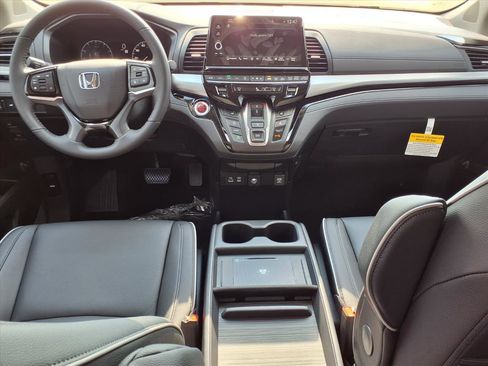 New 2026 Honda Odyssey Touring image 5
