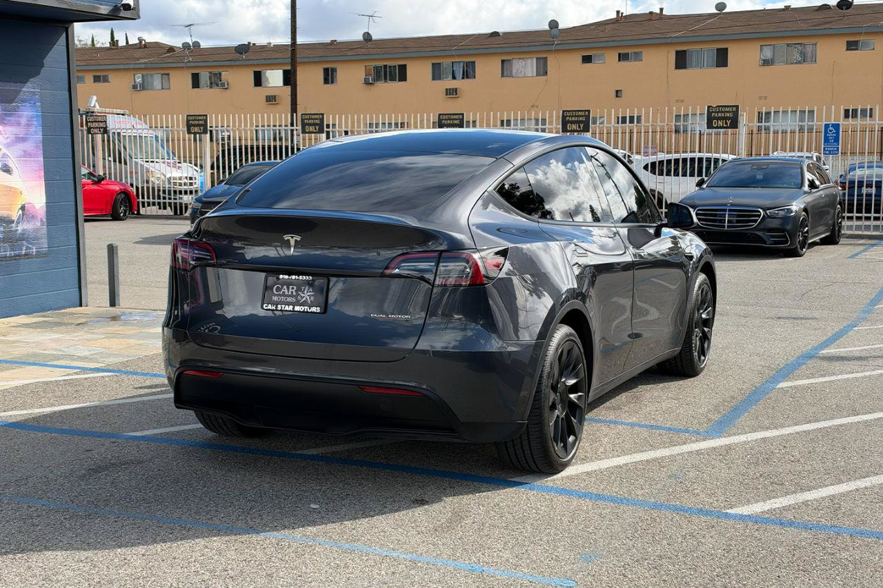 Used 2024 Tesla Model Y Long Range AWD/4WD image 6