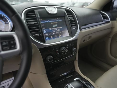 Used 2014 Chrysler 300 image 25
