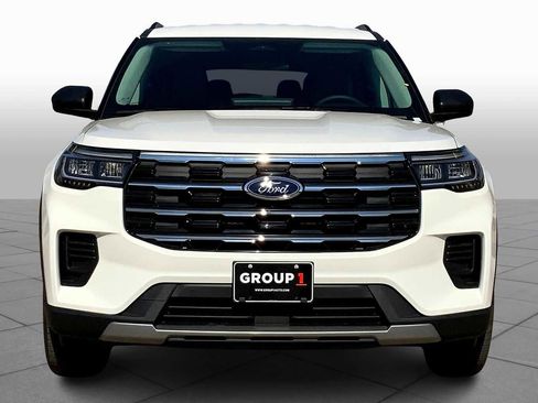 New 2025 Ford Explorer Active image 3