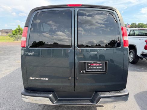 Used 2017 Chevrolet Express 3500 LT w/ LT Preferred Equipment Group RWD image 7
