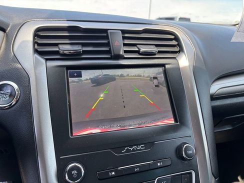 Used 2020 Ford Fusion SE FWD image 21