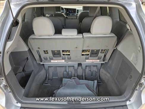 Used 2017 Toyota Sienna FWD image 14