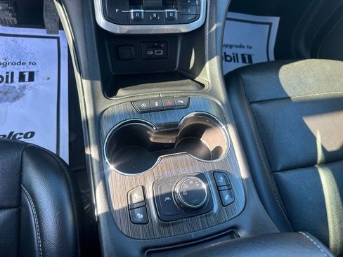 Used 2023 GMC Acadia SLT w/ Elevation Edition image 31