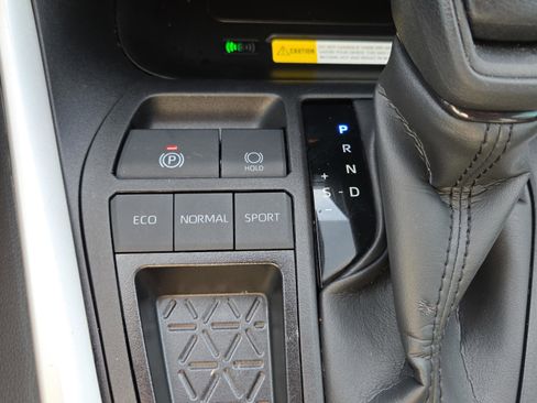 Certified 2025 Toyota RAV4 XLE image 31