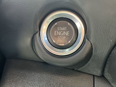 Used 2025 Chevrolet Suburban Z71 AWD/4WD image 15