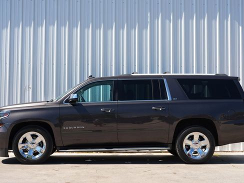 Used 2015 Chevrolet Suburban LTZ image 8