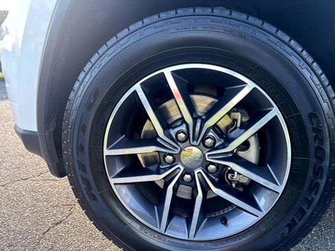 Used 2018 Jeep Grand Cherokee Limited image 34