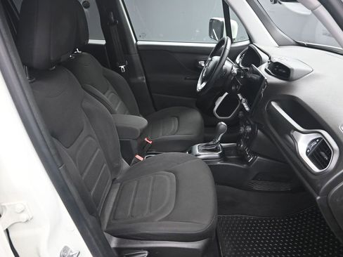 Used 2020 Jeep Renegade Latitude w/ Cold Weather Group image 33