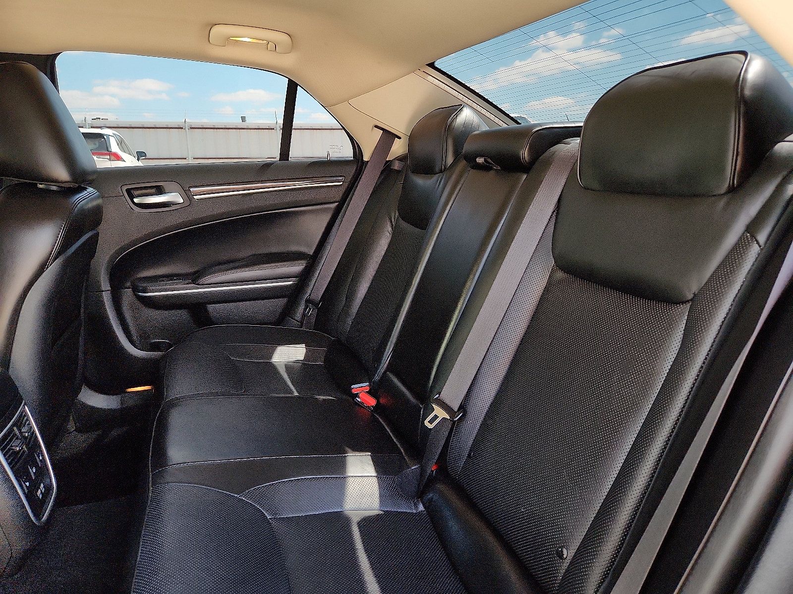 Used 2021 Chrysler 300 Touring L RWD image 9