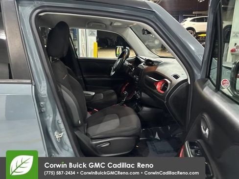 Used 2017 Jeep Renegade Trailhawk AWD/4WD image 37