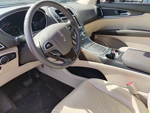 Used 2017 Lincoln MKX Reserve w/ Driver Assistance Package image 6