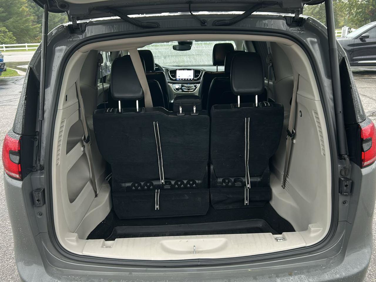 Used 2022 Chrysler Pacifica Touring-L FWD image 24