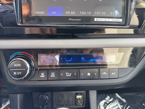 Used 2014 Toyota Corolla LE image 17