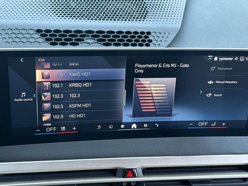 Used 2025 BMW iX xDrive50 w/ Premium Package image 23