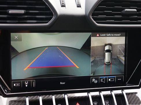 Used 2021 Lamborghini Urus image 19