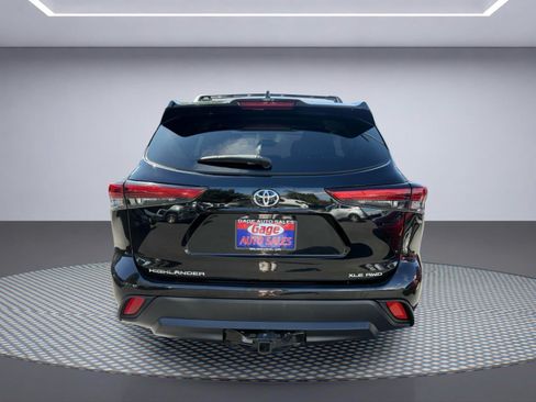 Used 2021 Toyota Highlander XLE AWD/4WD image 5