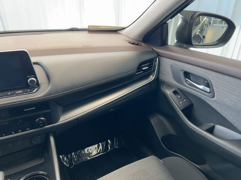 Used 2023 Nissan Rogue SV image 28