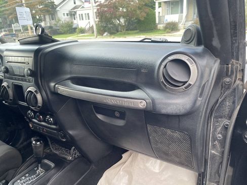 Used 2012 Jeep Wrangler Sport AWD/4WD image 6