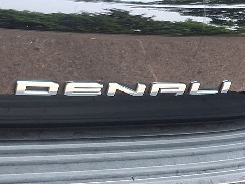Used 2021 GMC Yukon Denali w/ Denali Premium Package AWD/4WD image 33