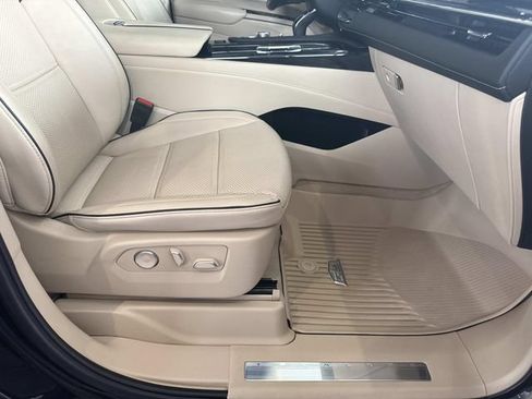 Certified 2024 Cadillac Escalade Premium Luxury w/ LPO, Floor Liner Package AWD/4WD image 20