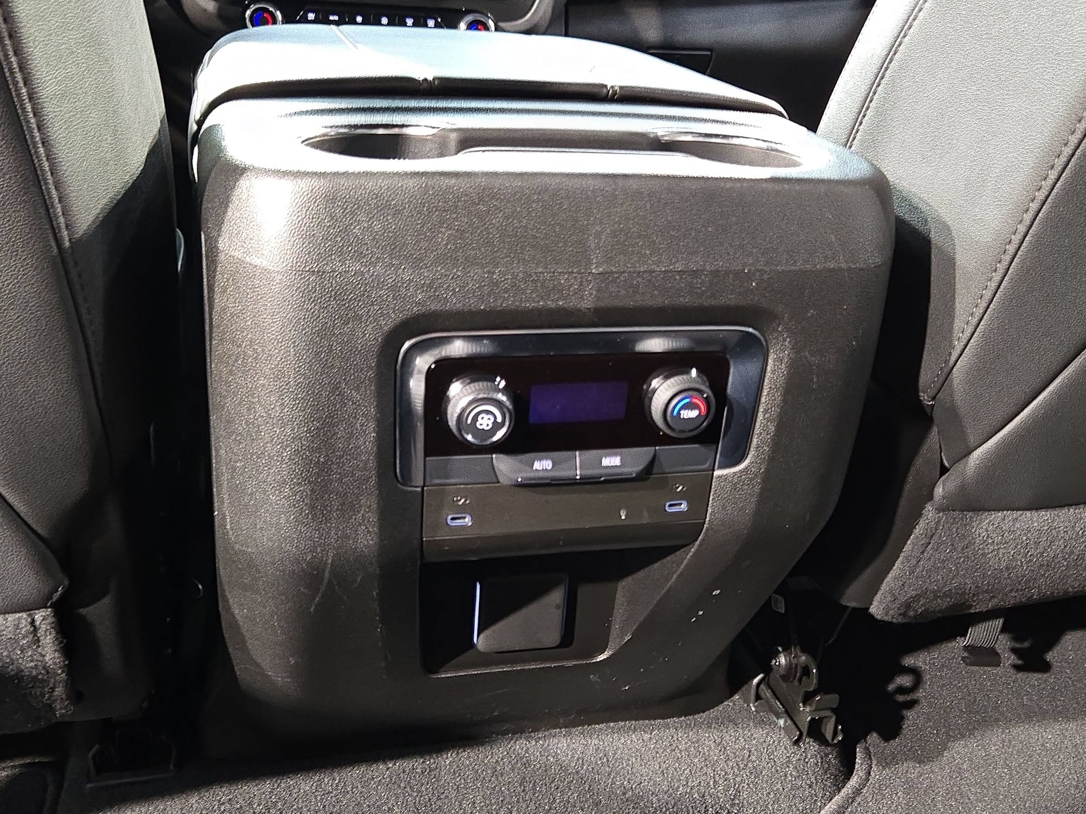 Used 2025 Chevrolet Suburban Z71 AWD/4WD image 36