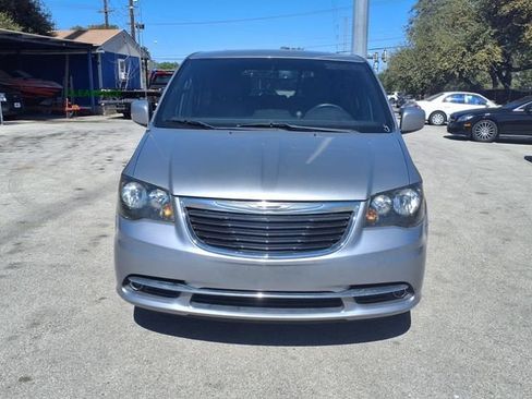 Used 2014 Chrysler Town & Country S FWD image 2