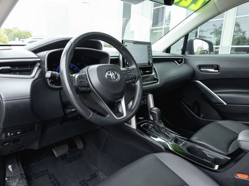 Certified 2022 Toyota Corolla Cross XLE w/ Convenience Package image 10