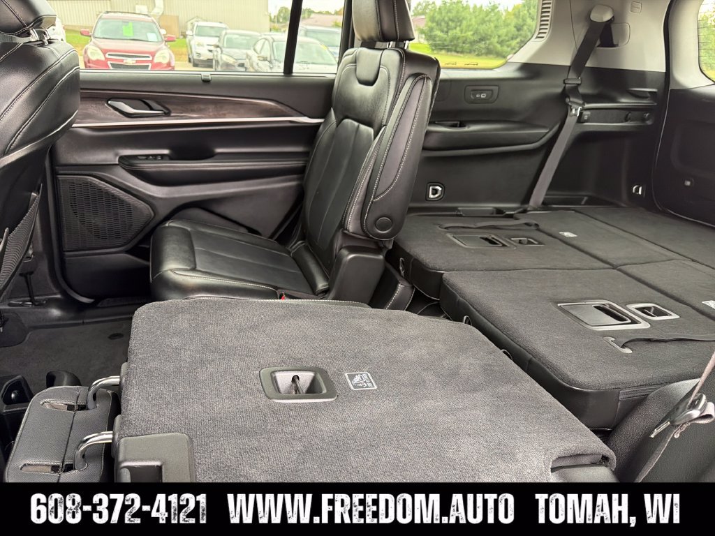 Used 2023 Jeep Grand Cherokee L Limited w/ Luxury Tech Group II AWD/4WD image 28