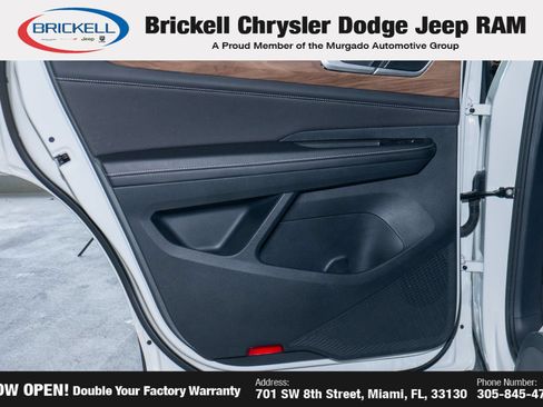 Used 2025 Volkswagen Atlas SE FWD image 12