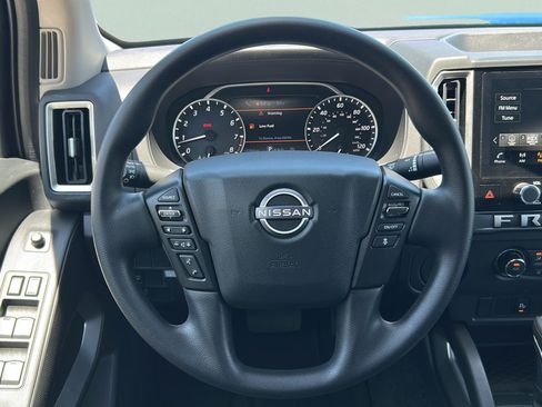 Used 2025 Nissan Frontier SV RWD image 18