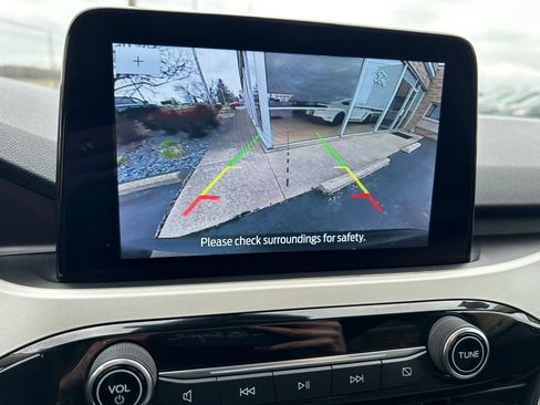 Used 2020 Ford Escape SE image 25