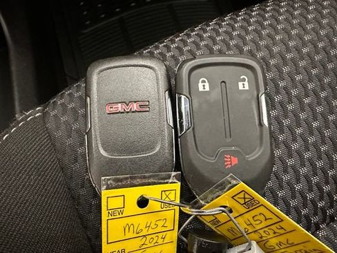 Used 2024 GMC Terrain SLE FWD image 22
