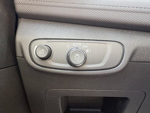 Used 2024 Chevrolet TrailBlazer LT w/ LT Cold Weather Package FWD image 17