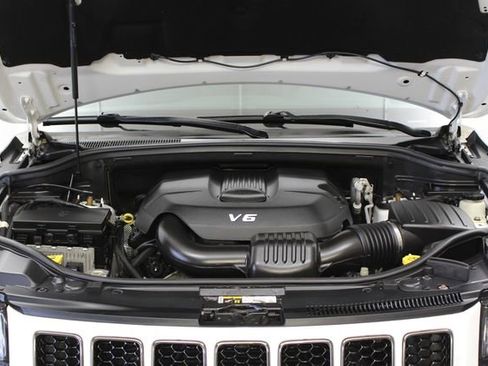 Used 2015 Jeep Grand Cherokee Overland AWD/4WD image 28