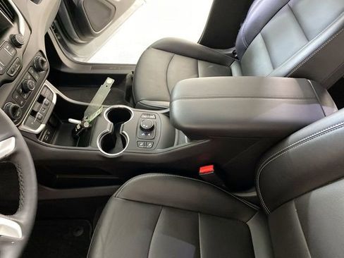 Used 2023 GMC Terrain SLT image 44