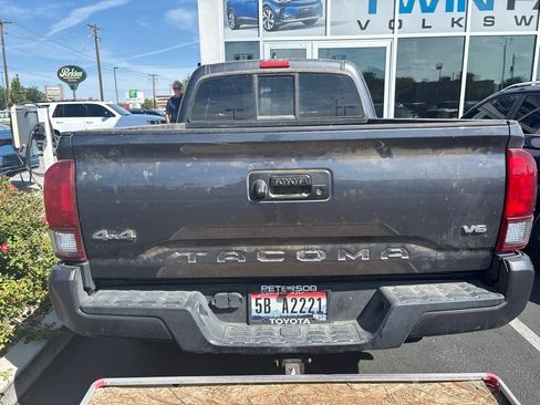 Used 2022 Toyota Tacoma SR5 AWD/4WD image 5