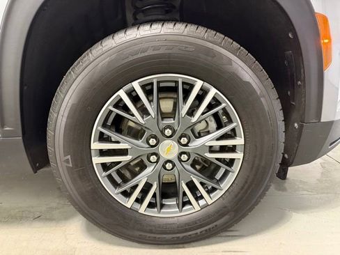 Certified 2024 Chevrolet Traverse LT FWD image 32