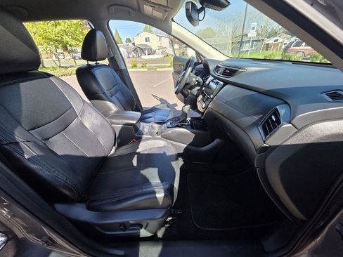 Used 2019 Nissan Rogue SL AWD/4WD image 16