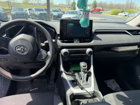 Used 2019 Toyota RAV4 LE image 6