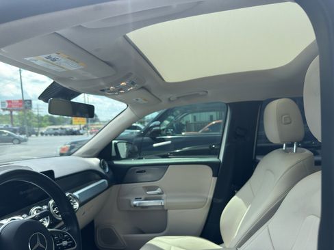 Used 2022 Mercedes-Benz GLB 250 w/ Premium Package Lite image 8