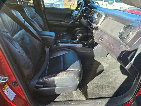 Used 2017 Toyota Tacoma TRD Pro AWD/4WD image 32