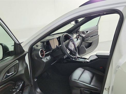 Used 2024 Chevrolet Trax RS w/ Sunroof Package FWD image 16