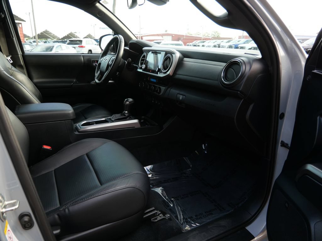 Used 2018 Toyota Tacoma Limited AWD/4WD image 11