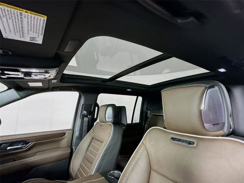 New 2026 GMC Yukon XL Denali Ultimate w/ LPO, Floor Liner Package AWD/4WD image 17