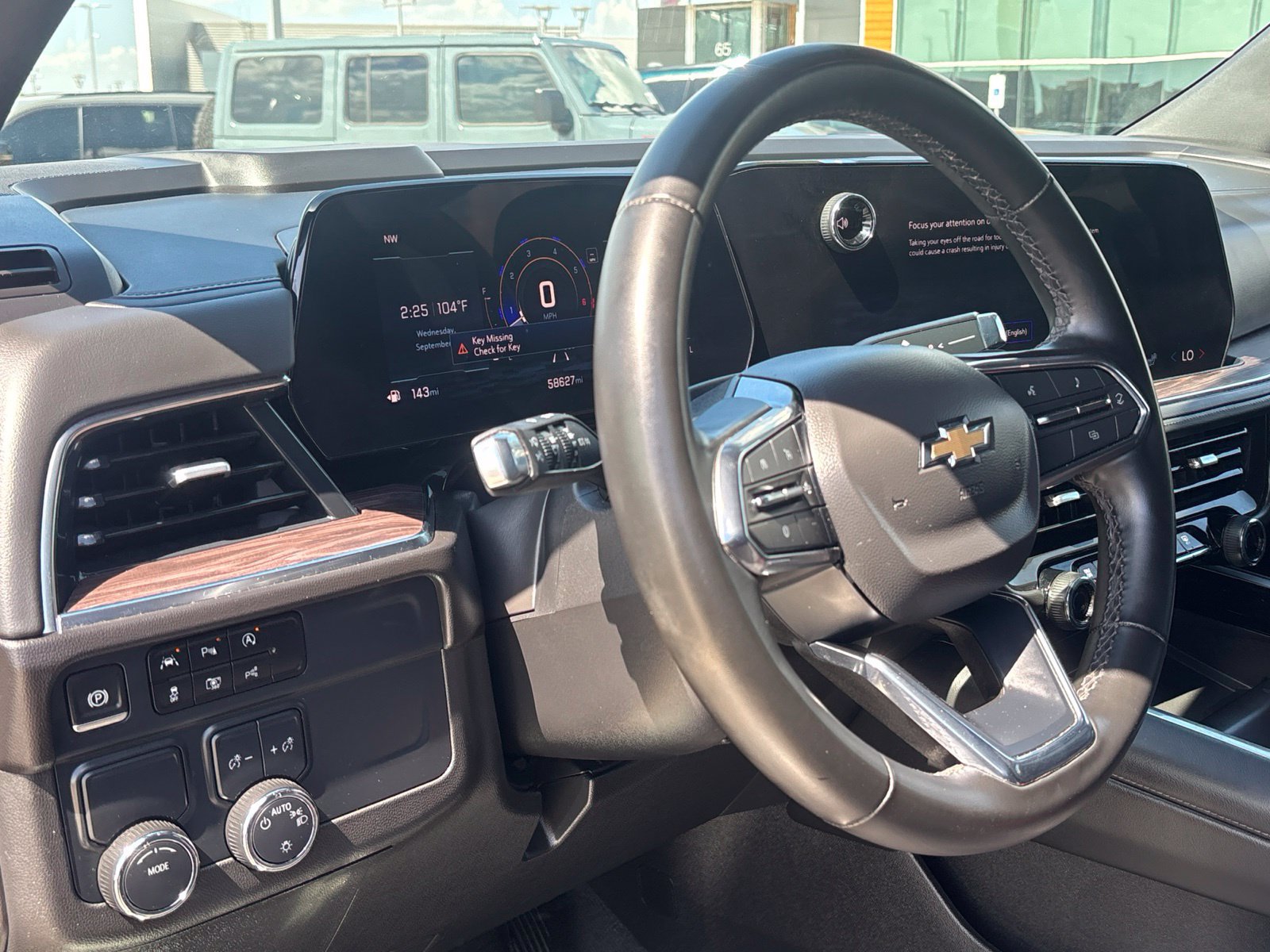 Used 2025 Chevrolet Suburban LT RWD image 12